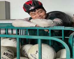 Jae-hyuk loves to  play softball in his free time.
